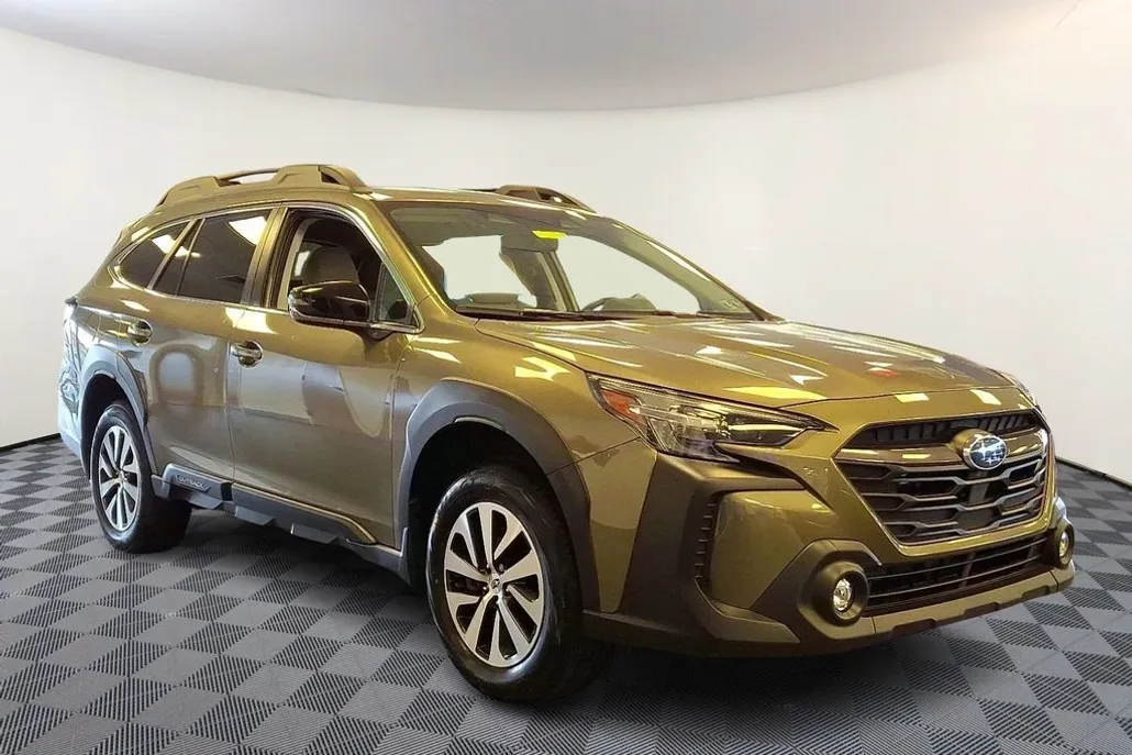 2023 Subaru Outback Premium photo 1