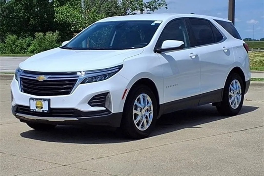 2023 Chevrolet Equinox LT photo 1