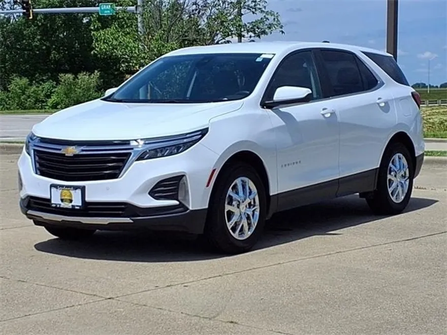 2023 Chevrolet Equinox LT photo 1