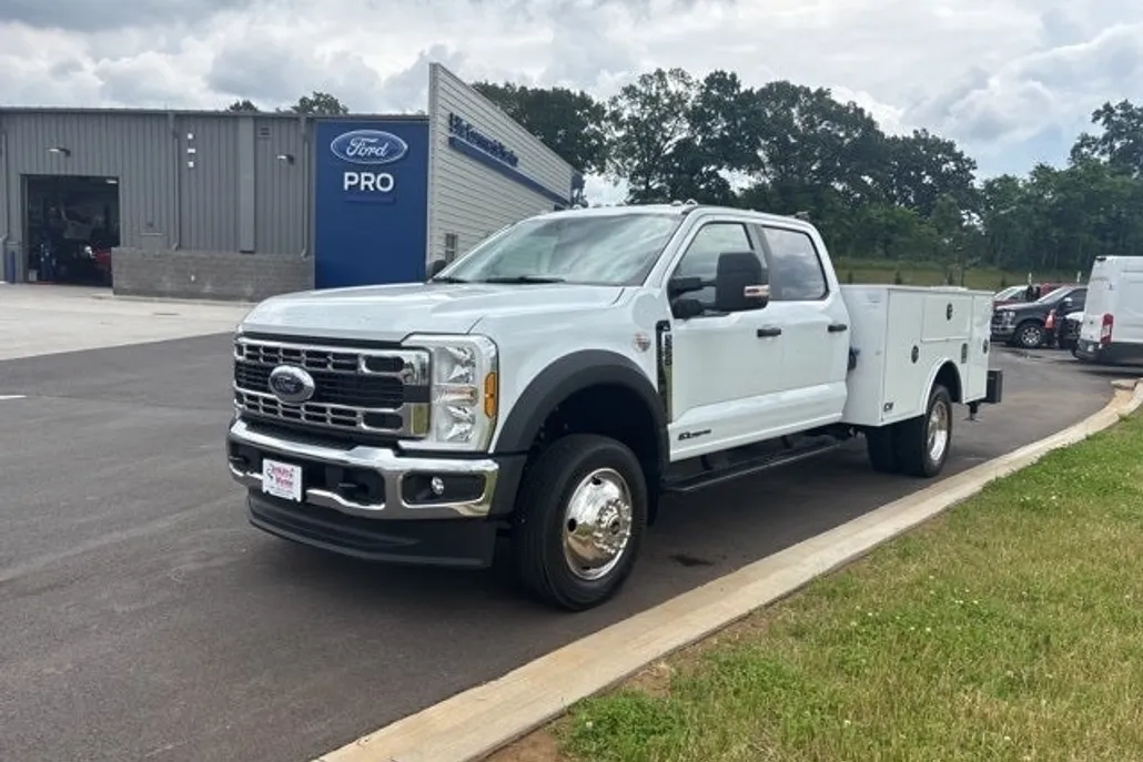 2025 Ford F-550 photo 1