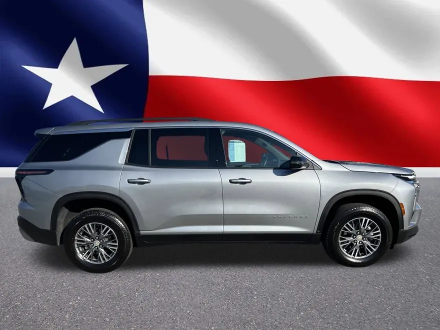 2025 Chevrolet Traverse photo 1