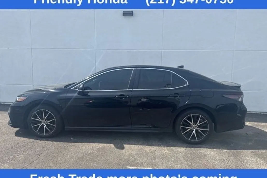 2024 Toyota Camry SE photo 1