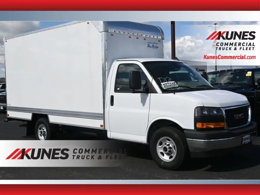 2025 Gmc Savana 3500 Cutaway photo 1