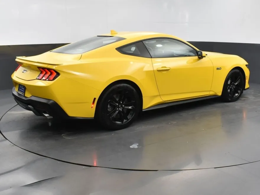 2024 Ford Mustang GT photo 1