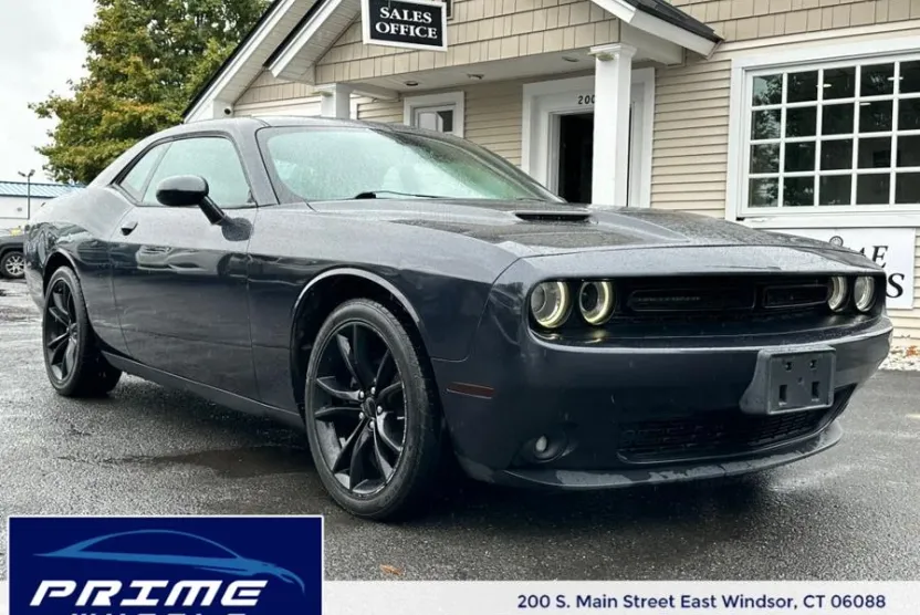 2016 Dodge Challenger SXT Plus photo 1