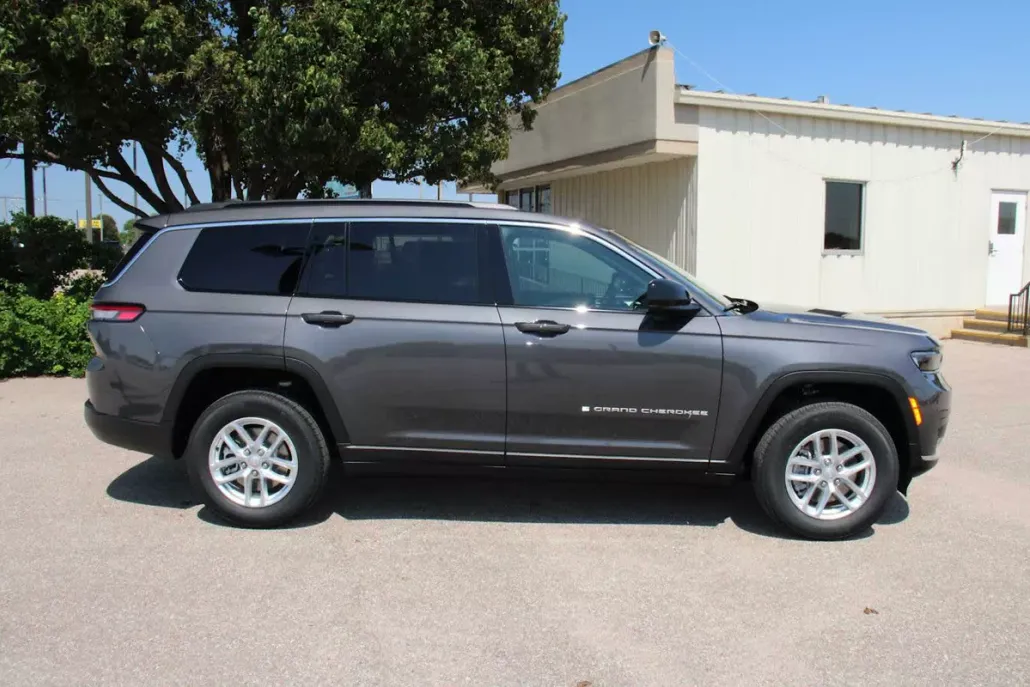 2025 Jeep Grand Cherokee Laredo X photo 1
