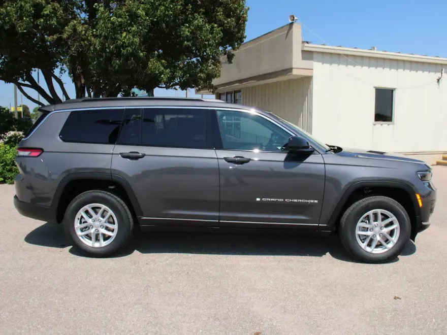 2025 Jeep Grand Cherokee Laredo X photo 1
