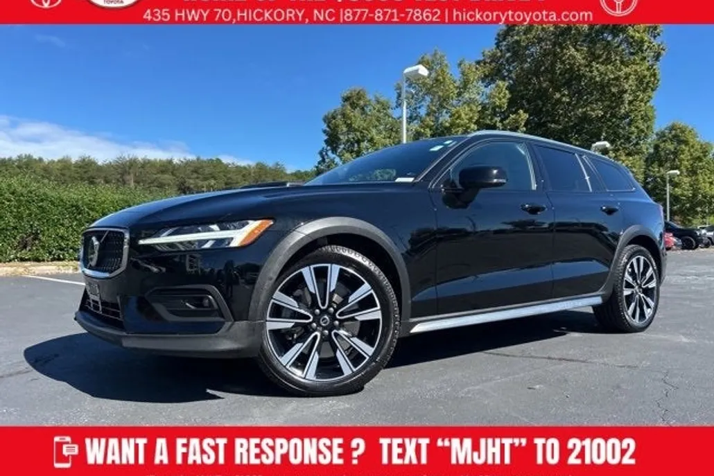 2023 Volvo V60 Cross Country Ultimate photo 1