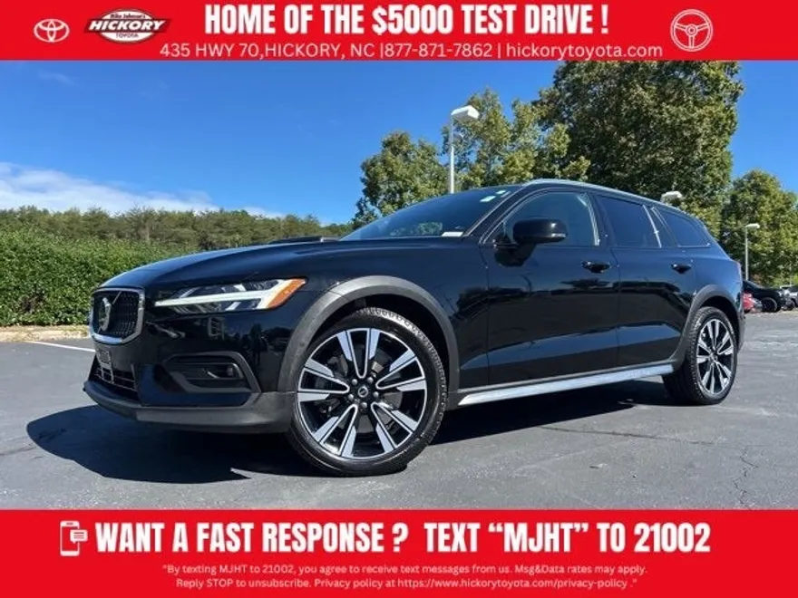 2023 Volvo V60 Cross Country Ultimate photo 1