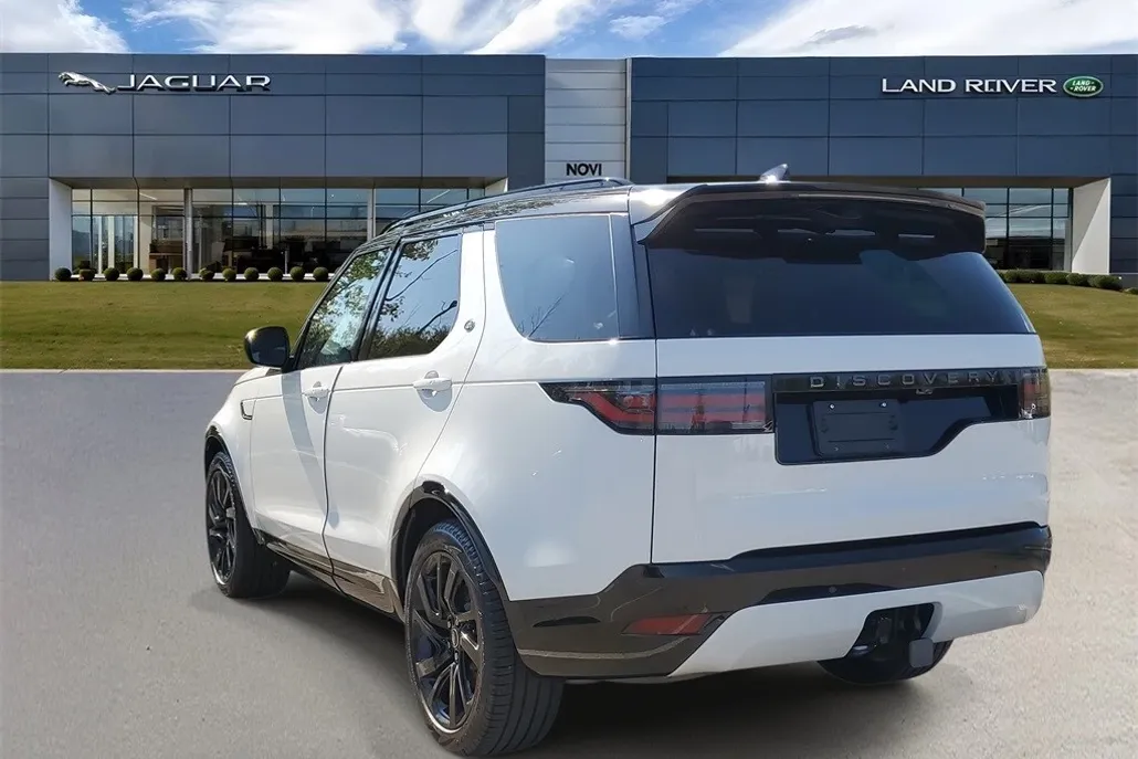2025 Land Rover Discovery P300 Dynamic SE photo 1