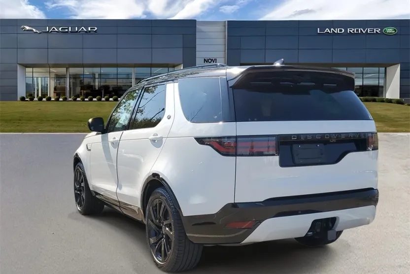 2025 Land Rover Discovery P300 Dynamic SE photo 1