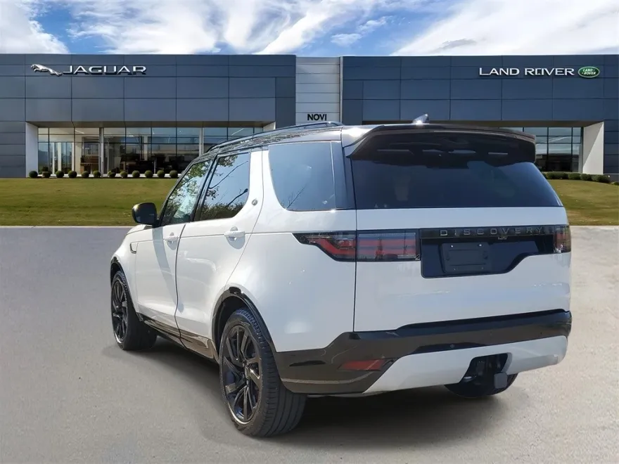 2025 Land Rover Discovery P300 Dynamic SE photo 1