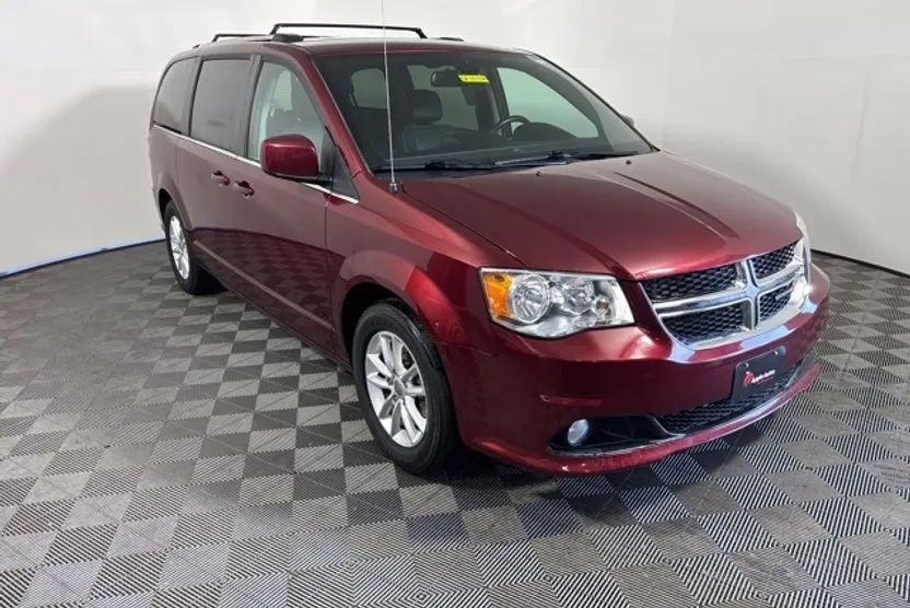 2019 Dodge Grand Caravan SXT photo 1