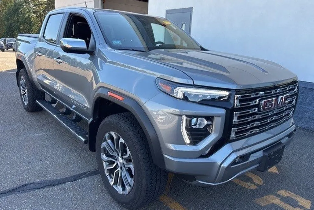 2023 Gmc Canyon Denali photo 1