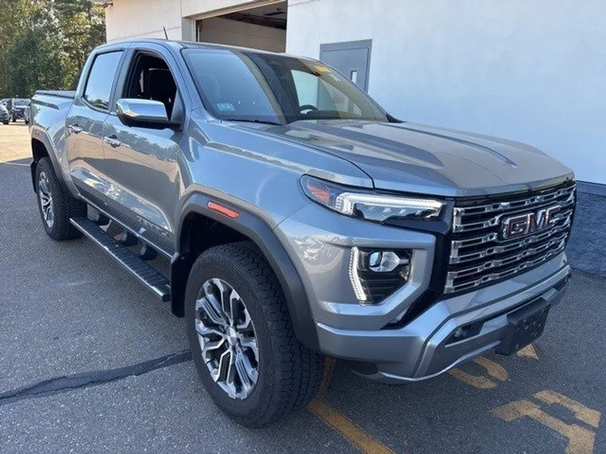 2023 Gmc Canyon Denali photo 1
