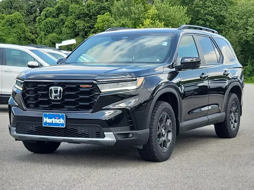 2025 Honda Pilot TrailSport photo 1