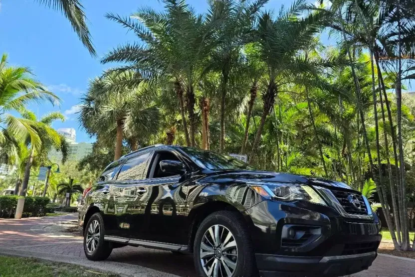 2019 Nissan Pathfinder 4x4 SL photo 1