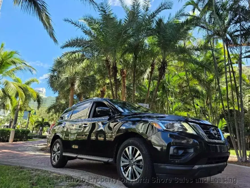 2019 Nissan Pathfinder 4x4 SL photo 1