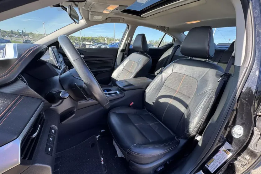 2022 Nissan Altima 2.5 SR photo 1
