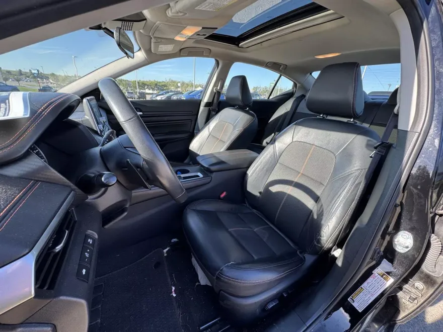 2022 Nissan Altima 2.5 SR photo 1