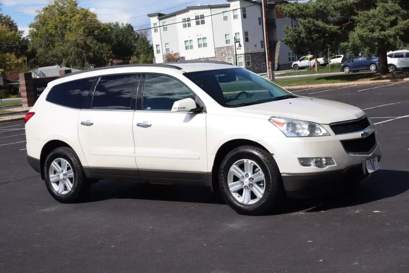 2012 Chevrolet Traverse 2LT photo 1
