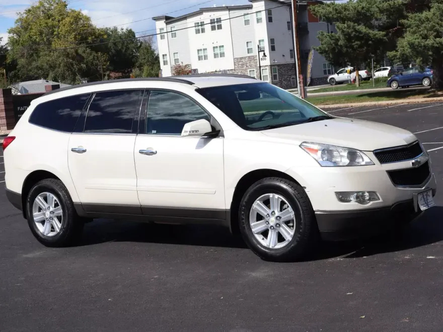 2012 Chevrolet Traverse 2LT photo 1
