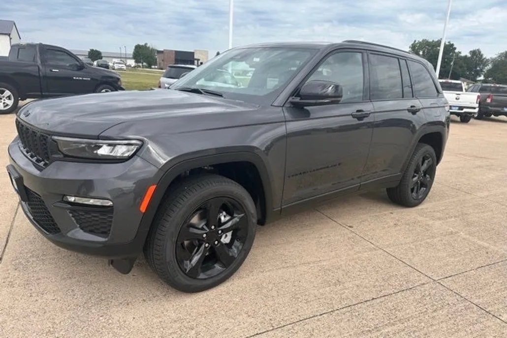 2025 Jeep Grand Cherokee Limited photo 1