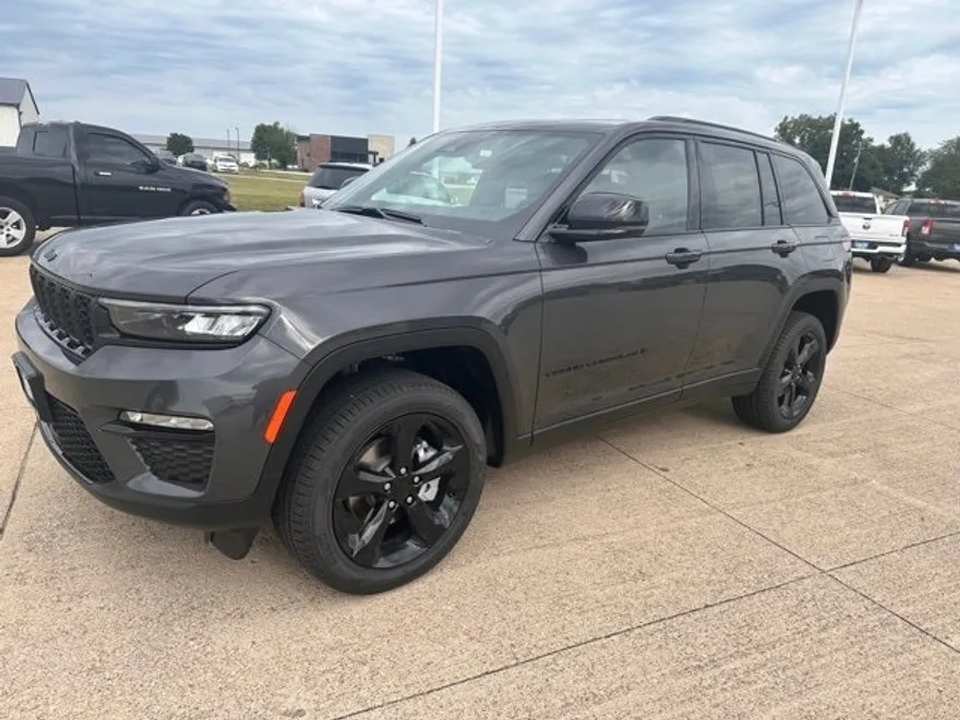 2025 Jeep Grand Cherokee Limited photo 1