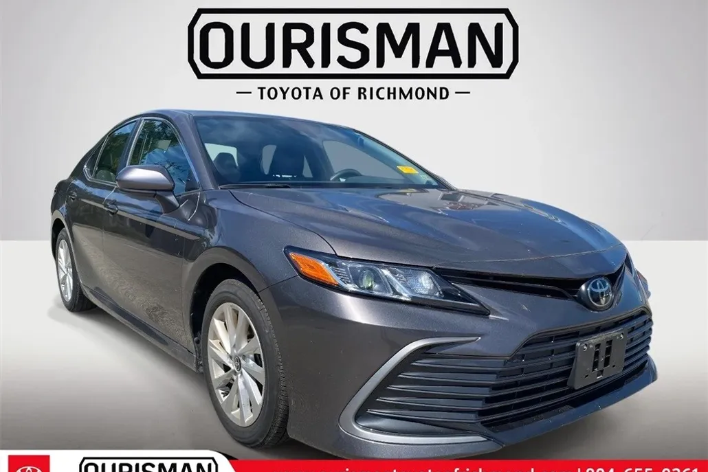 2022 Toyota Camry LE photo 1