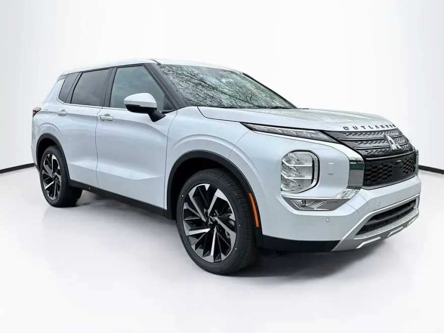 2024 Mitsubishi Outlander SE Black Edition photo 1