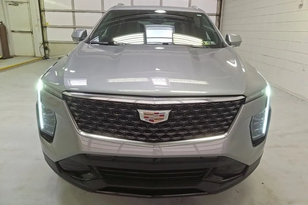2025 Cadillac XT4 Premium Luxury photo 1