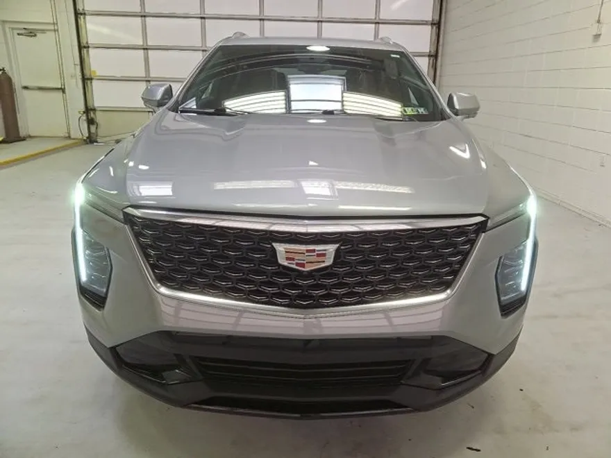 2025 Cadillac XT4 Premium Luxury photo 1