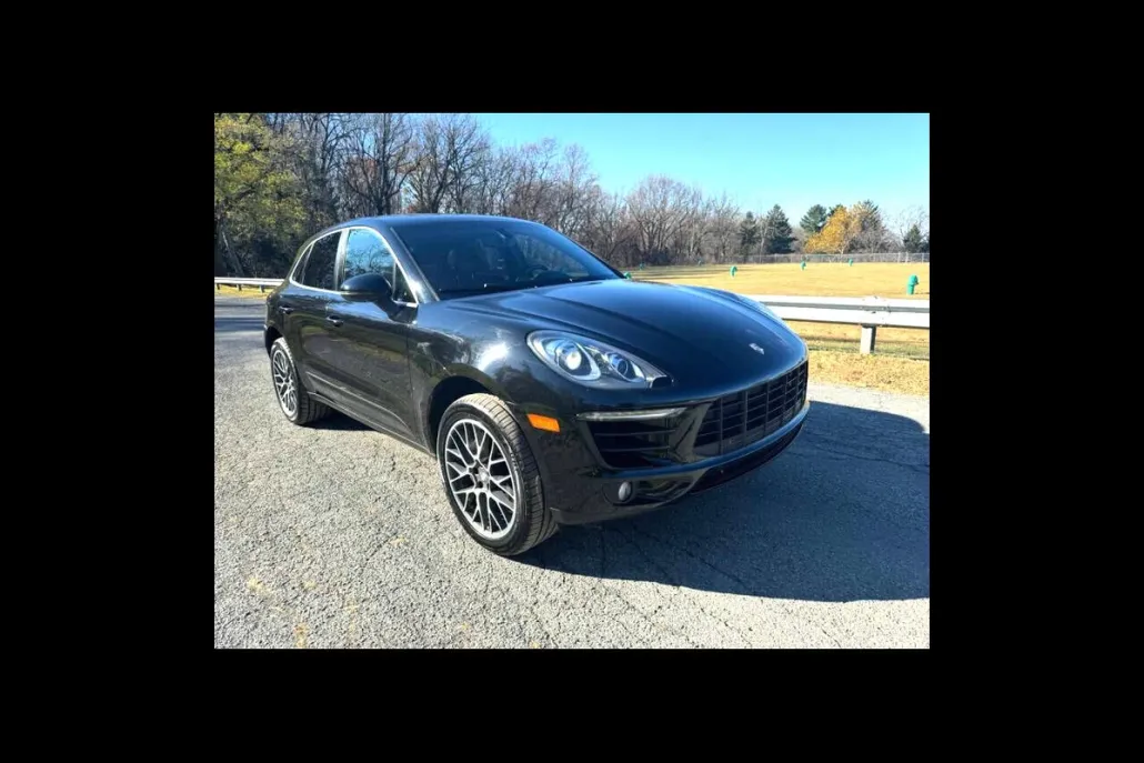 2015 Porsche Macan S photo 1