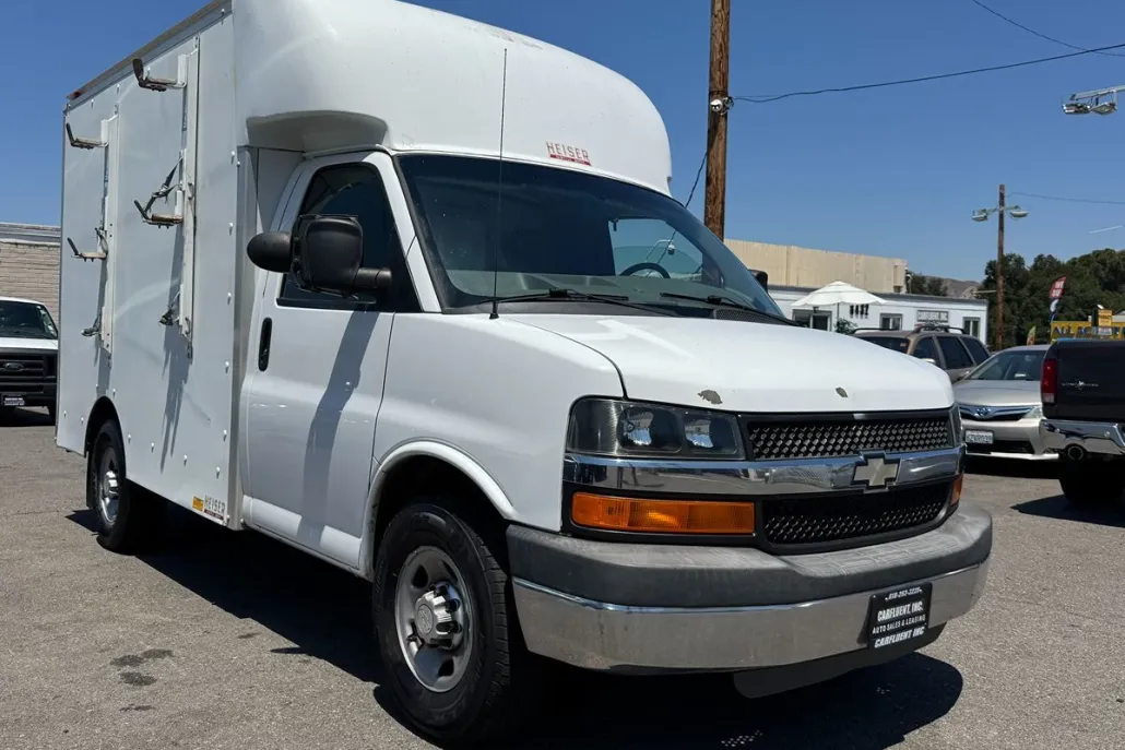 2010 Chevrolet Express Cutaway 3500 photo 1