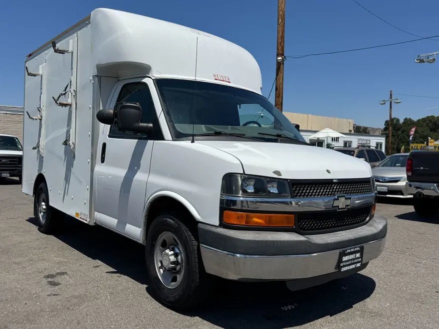 2010 Chevrolet Express Cutaway 3500 photo 1