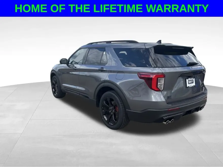 2022 Ford Explorer ST photo 1
