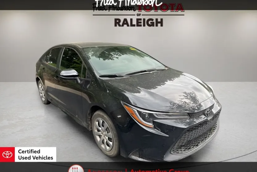 2022 Toyota Corolla LE photo 1