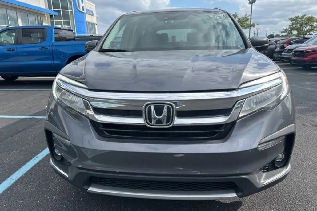 2022 Honda Pilot Touring photo 1