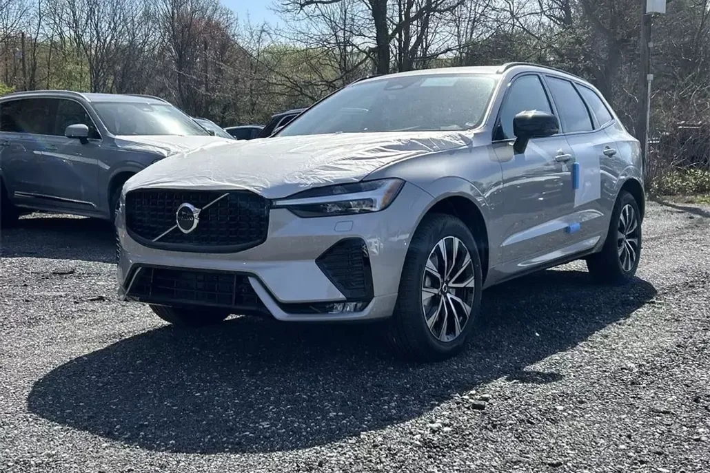 2025 Volvo XC60 B5 Core photo 1