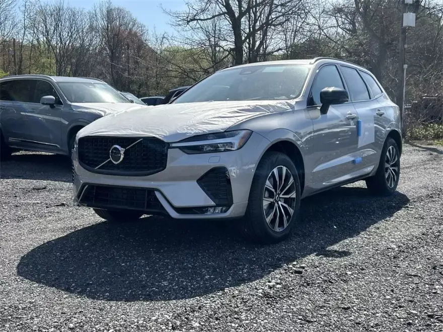 2025 Volvo XC60 B5 Core photo 1
