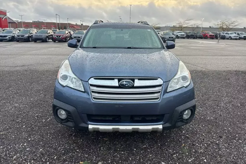 2013 Subaru Outback 2.5i Limited photo 1