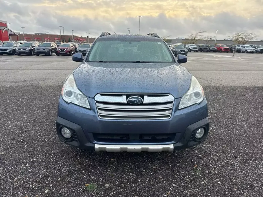 2013 Subaru Outback 2.5i Limited photo 1
