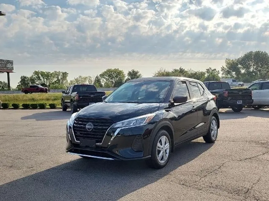 2025 Nissan Kicks Play S photo 1