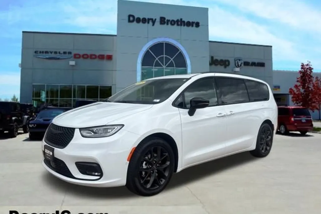 2025 Chrysler Pacifica Limited photo 1