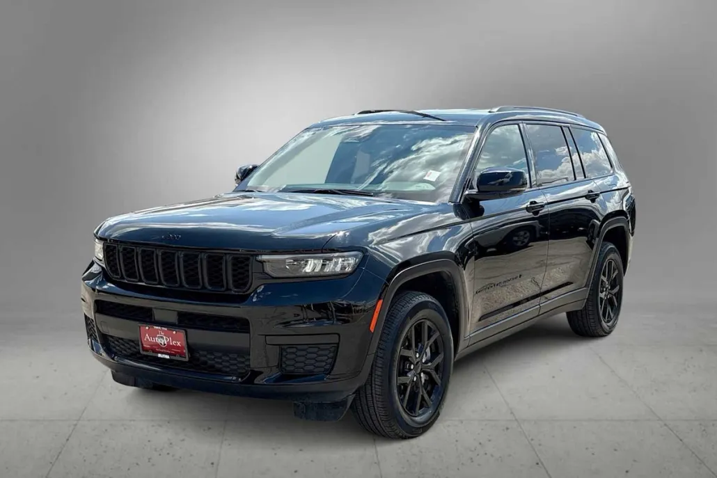 2024 Jeep Cherokee Laredo photo 1