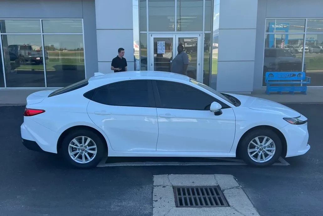 2025 Toyota Camry LE photo 1