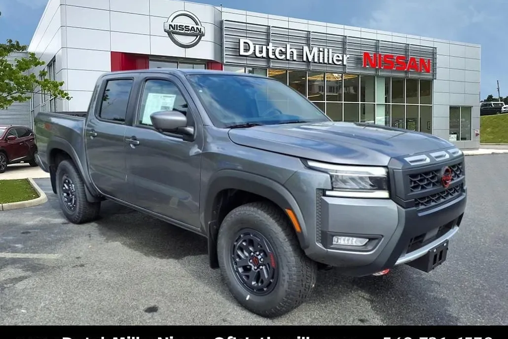 2025 Nissan Frontier Crew Cab PRO-4X photo 1
