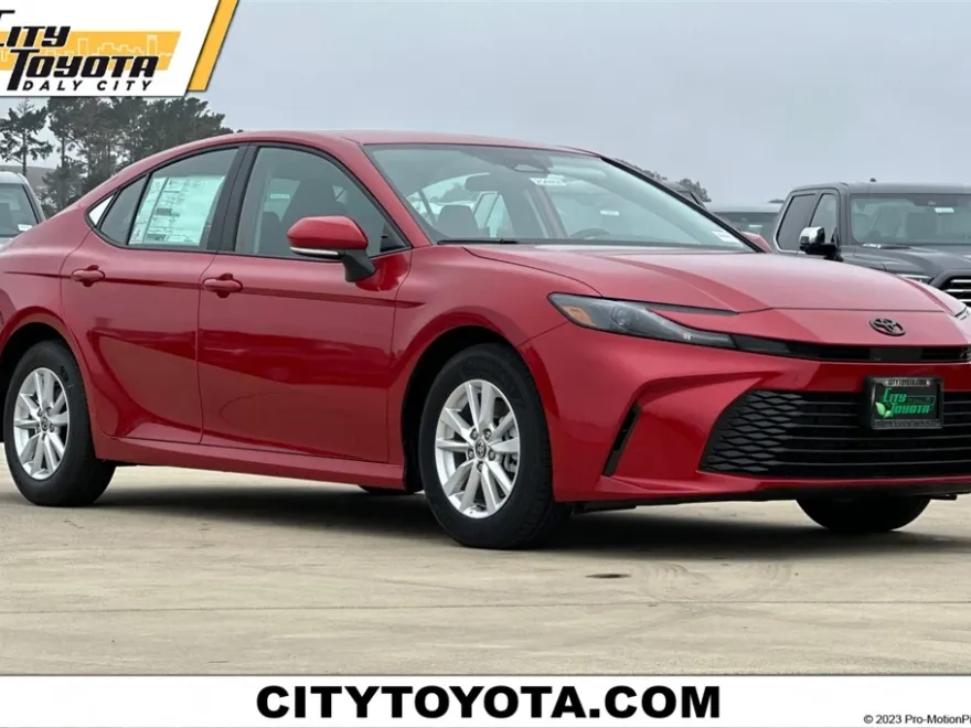 2025 Toyota Camry LE photo 1