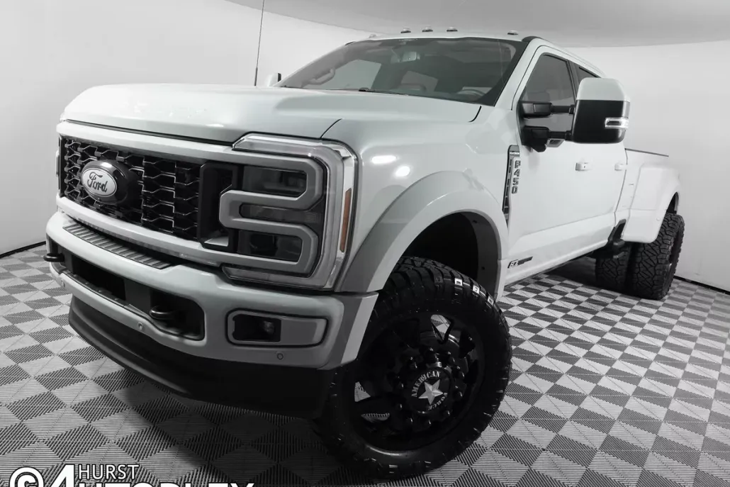 2025 Ford F-450 Platinum photo 1