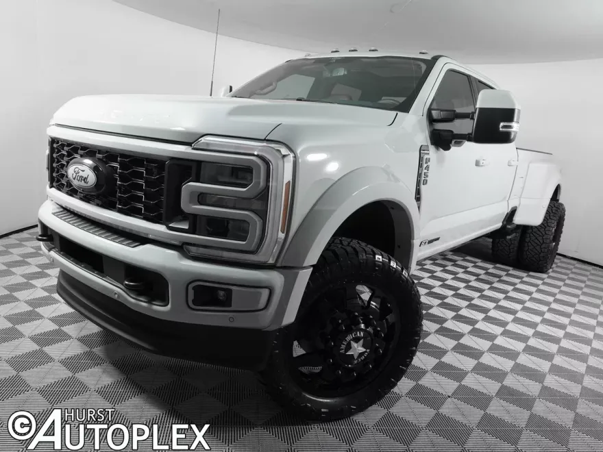 2025 Ford F-450 Platinum photo 1